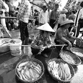 И это тоже Китай !!!! Рыбный рынок.